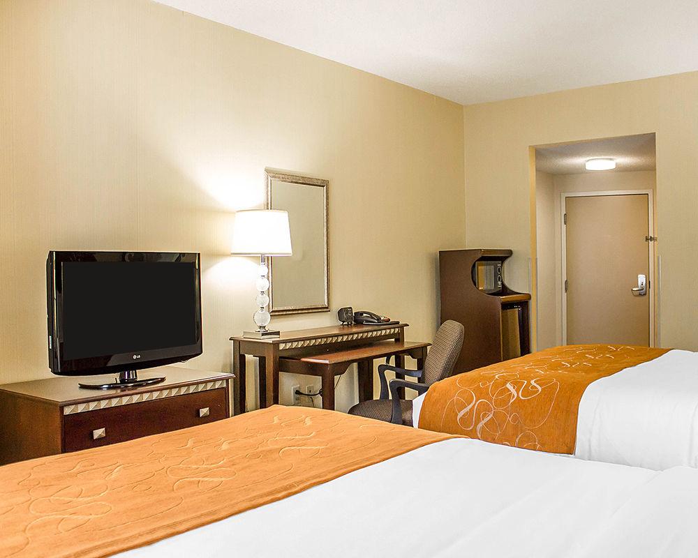 - - Southington By Ihg Hotel